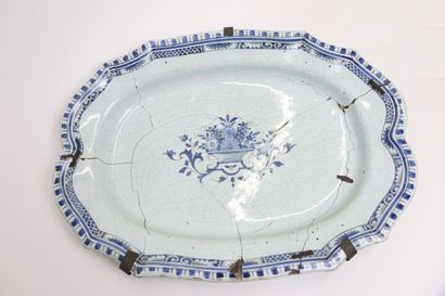 null Forges les eaux. Ceramic dish with curved edges decorated with a blue and white...