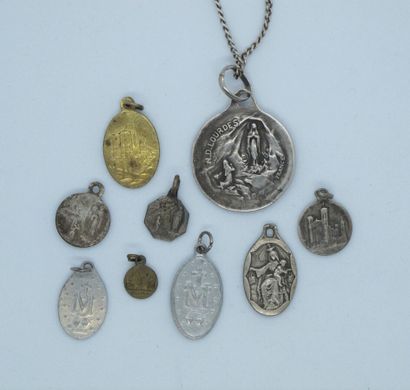 null Rings, rosary, medals, cameo, deer brooch, earrings.