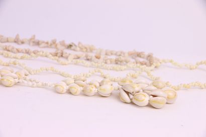 null Three shell necklaces

Length: 90 , 150 and 76 cm

(in the state)