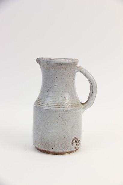 null Jeanne & Norbert PIERLOT (1917-1988) & (1919-1979)

Stoneware pitcher with handle,...