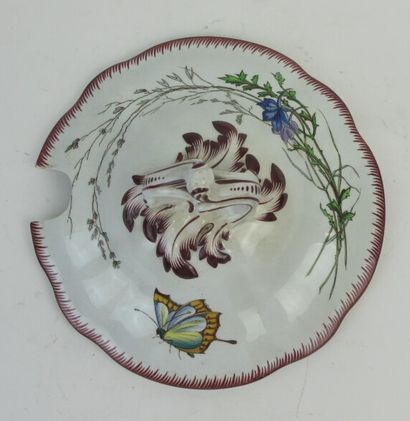 null SARREGUEMINES butterfly model.

Part of table service including : 14 soup plates,...