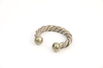 Bracelet open metal rush twisted form, the...