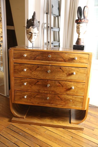 null Rosewood veneer chest of drawers with four drawers, baluster base. Circa 1940....