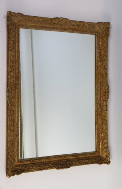 null Carved and gilded wood mirror frame

19th century

71 x 50 cm

Modern glass
