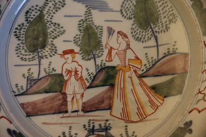 null DELFT, 18th century.

 Earthenware dish with polychrome decoration of a couple.

...