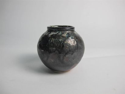 null LOISELET Yves (born in 1957)

Stoneware ball vase on pedestal with wide neck...