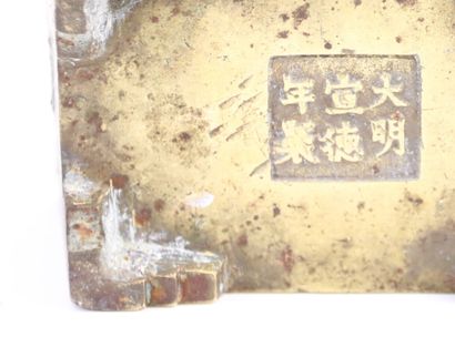 null CHINE XXe siècle

Marque apocryphe "Da Ming Xuan De Nian Zhi" au revers. Brûle-parfum...