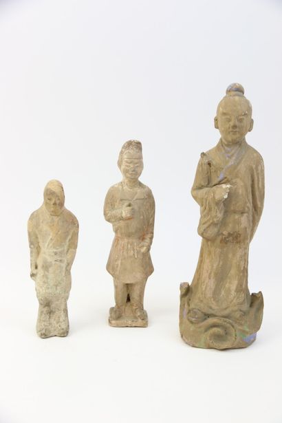 null CHINE, dans le style archaïque

Ensemble de trois mingqi en terre cuite à traces...