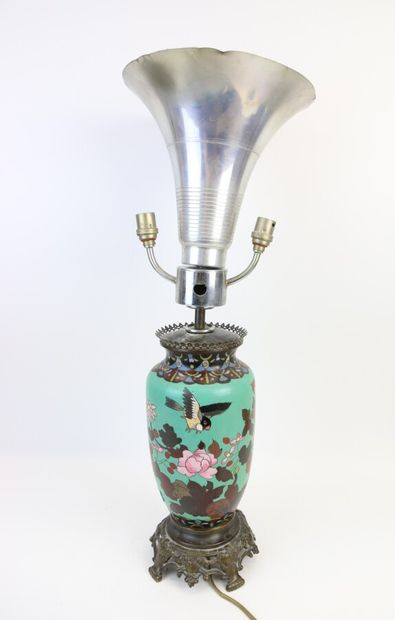 null CHINE XIXe siècle

Vase en métal cloisonné monté en lampe, monture en étain