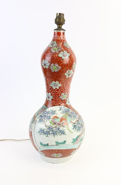 null CHINE XXe siècle

Vase monté en lampe en forme de coloquinte en porcelaine à...
