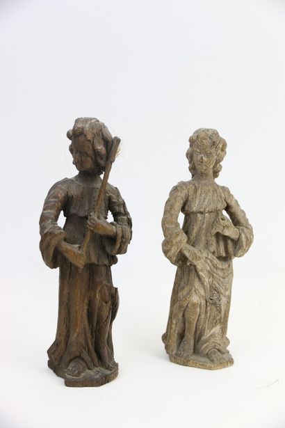 null Deux statuettes en bois figurant des anges tenant les arma christi (?)

H. 25...