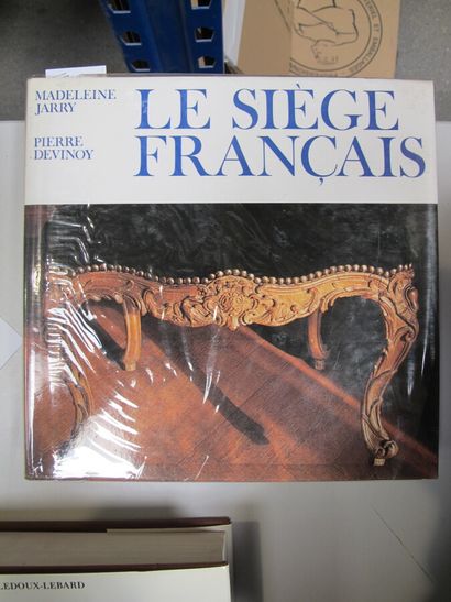 null [DOCUMENTATION] Huit ouvrages sur le mobilier français et les arts décoratifs...
