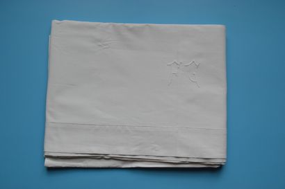 null Flat sheet in thread. 183 cm x 260 cm. Monogrammed FG. Embroidered border on...