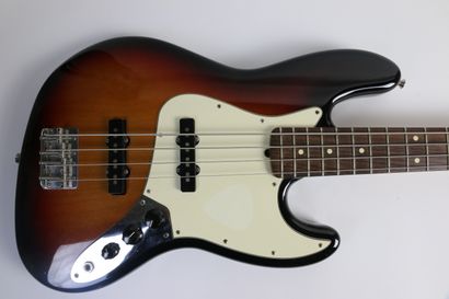 null 
FENDER Jazz Bass
Electric Guitar
Very good condition
With its case