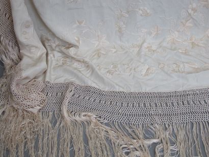 null CHINA

Large cream silk shawl embroidered with flowers, long fringes on the...