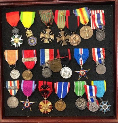 null Collection of 21 decorations : Legion of honor, 14/18 war, French police, railway,...