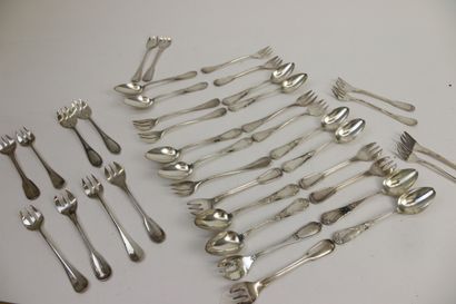 null Set of silver plated cutlery including: filets, dessert forks, coffee spoons,...