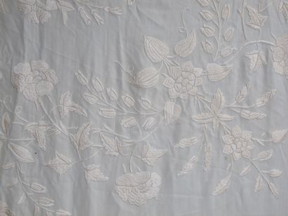null CHINA

Large cream silk shawl embroidered with flowers, long fringes on the...