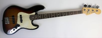 null 
FENDER Jazz Bass
Electric Guitar
Very good condition
With its case