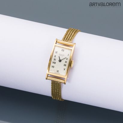 null SARCAR Genève

Montre bracelet de dame en or jaune 750°/°° , cadran argenté...