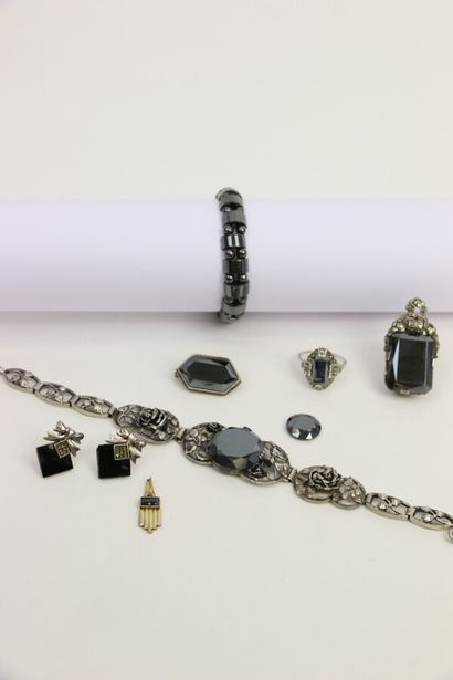 null Silver and hematite lot including: two bracelets, a pair of earrings, a brooch,...