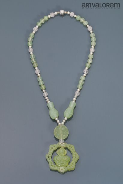 null Necklace made of jade pearls, freshwater pearls and quartz holding a polylobed...