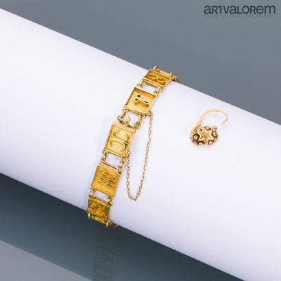null Bracelet en or jaune 750°/°° composé de douze maillons gravés du signe du zodiac...