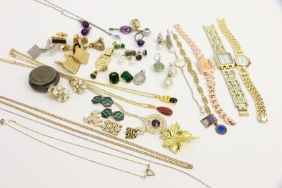 null Lot of costume jewelry including: 

- Watches

- Brooches

- Cufflinks

- Earrings,...