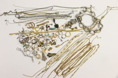 null Lot of costume jewelry including:

-chains, bracelets, rings, tie pins, lapel...