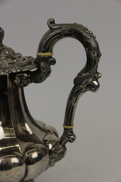 null Teapot in silver 950°/°° with gadrooned sides, grip decorated with a hazelnut,...