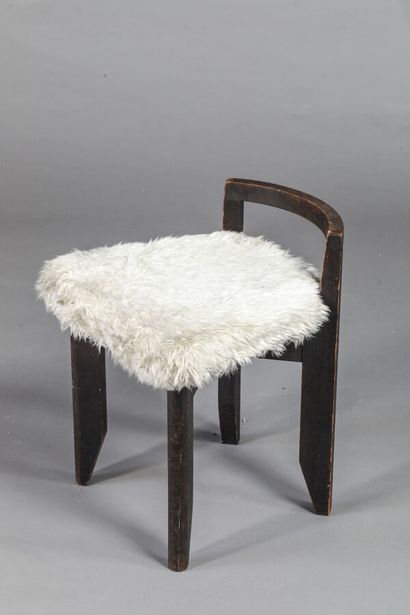 null * ROBERT GUILLERMÉ (1913-1990) & JACQUES CHAMBRON (1914-2001) 

Chaise basse...