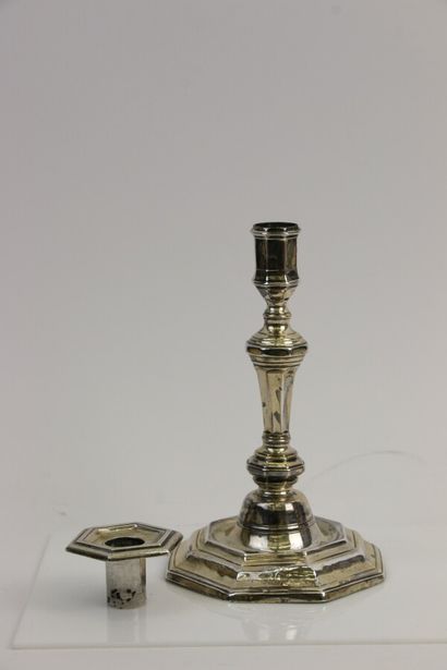 null 
PARIS 1732-1738




Silver candlestick, cut sides model on an octagonal base,...
