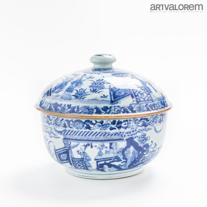 CHINE, XVIIème siècle

Pot couvert en porcelaine...