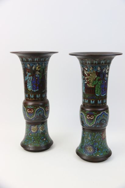 CHINE, fin du XIXème siècle

Paire de vases...
