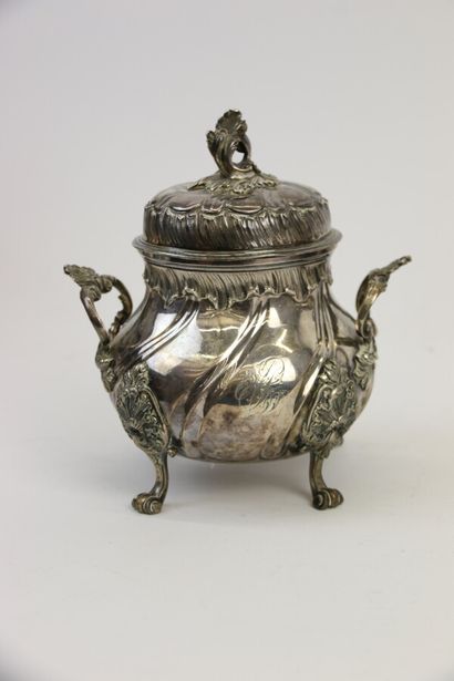 null Teapot and its sugar bowl in silver 950°/°° with twisted ribs, engraved with...