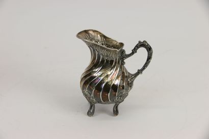 null Teapot, sugar bowl and milk jug in silver 925°/°° with torso rib, base with...