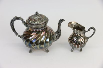 null Teapot, sugar bowl and milk jug in silver 925°/°° with torso rib, base with...