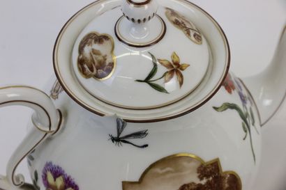 null LIMOGES, Jean Pouyat, late 19th-early 20th century

Porcelain tea and coffee...