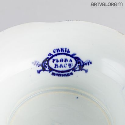 null CREIL & MONTEREAU

Part of a table service in fine earthenware, Flora model,...