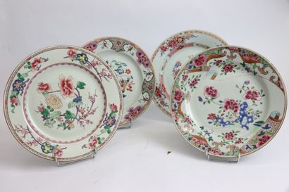 null CHINE, XVIIIe siècle.

Ensemble de quatre assiettes en porcelaine pour la Compagnie...