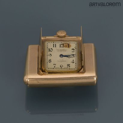 null DUNHILL & TAVANNES

" La Captive " montre de voyage en or 375°/°° à volets mobiles...