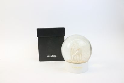 null CHANEL Joaillerie

Boule à neige en verre, cerf et biche sur un parterre de...