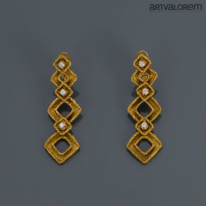 null Paire de clips-pendants d'oreilles en or jaune 750°/°° à motifs géométriques...