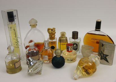 null 15 flacons de parfums : Guerlain, Fath, Champagne de YSL, Bazar Christian Lacroix,...