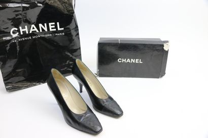 CHANEL 

Pair of black leather and ostrich...