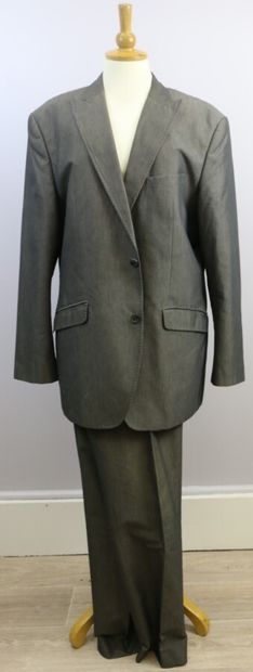 null DOLCE & GABBANA 

Costume d'homme en coton gris bronze. Veste se fermant par...