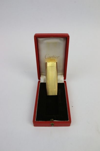 CARTIER

Gold-plated fluted lighter, in its...