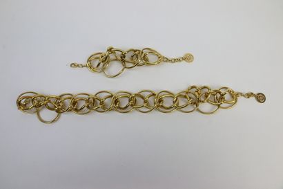 null ELIE SAAB

Parure comprenant un collier et un bracelet en métal doré, composé...