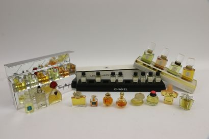 null Ensemble de miniatures de parfums : Les exclusifs de Chanel (manque deux miniatures),...