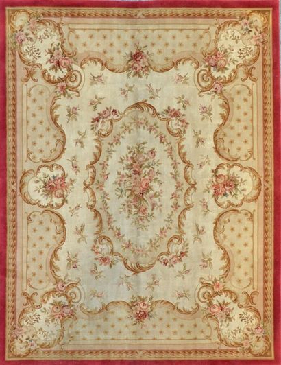 null Carpet of style Savonnerie XXth. 

Ivory field with garlands of sprigs of flowers,...